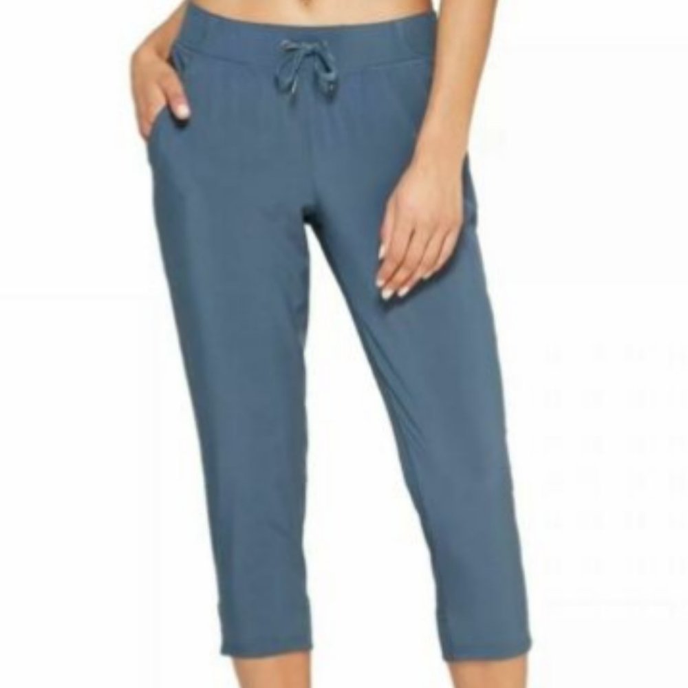 **NWT** CHAMPION WOMEN'S MID RISE CAPRI PANTS